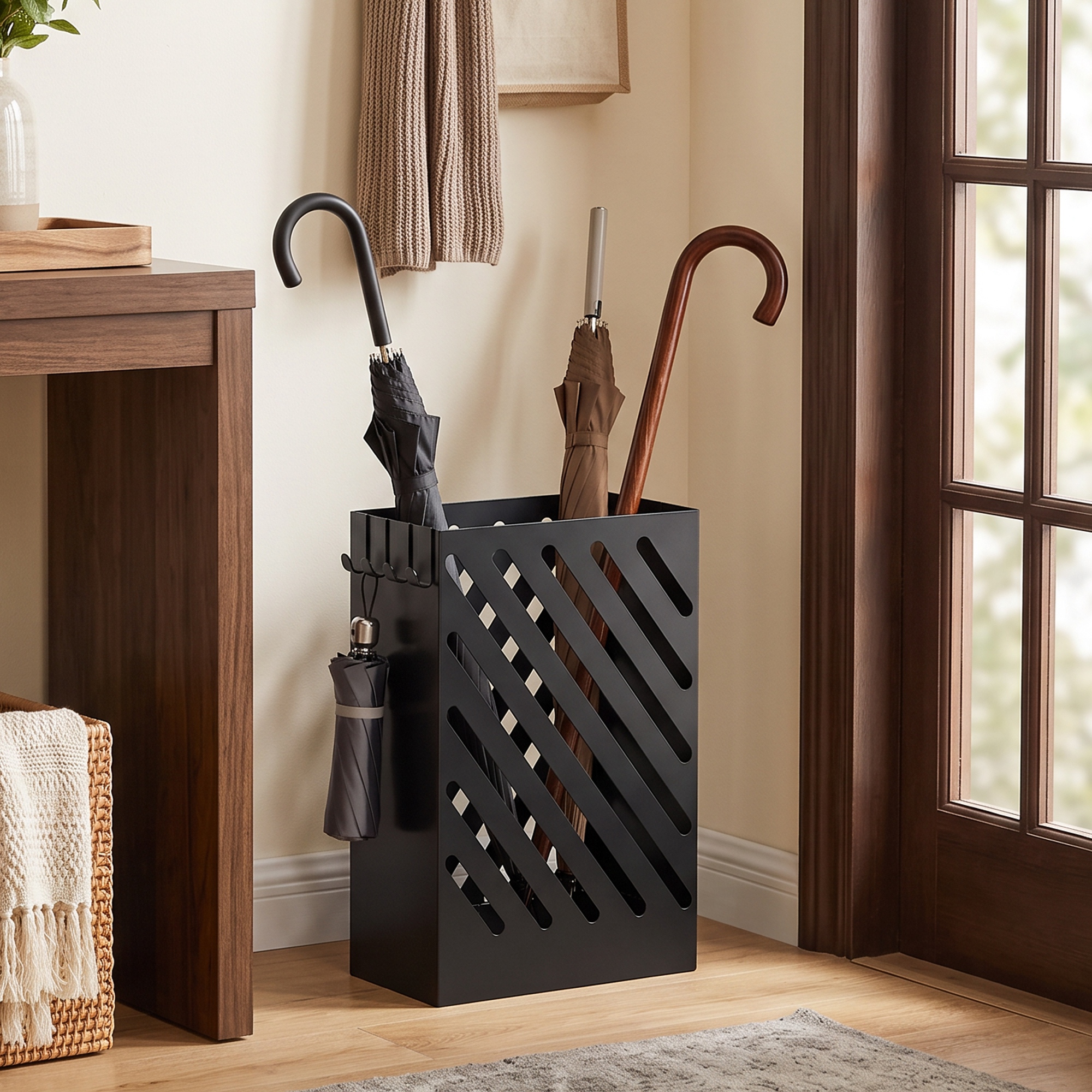 Regenschirmständer mit Tropfschale, 4 Haken, Stahl, 28L x 14B x 41H cm, Schwarz
