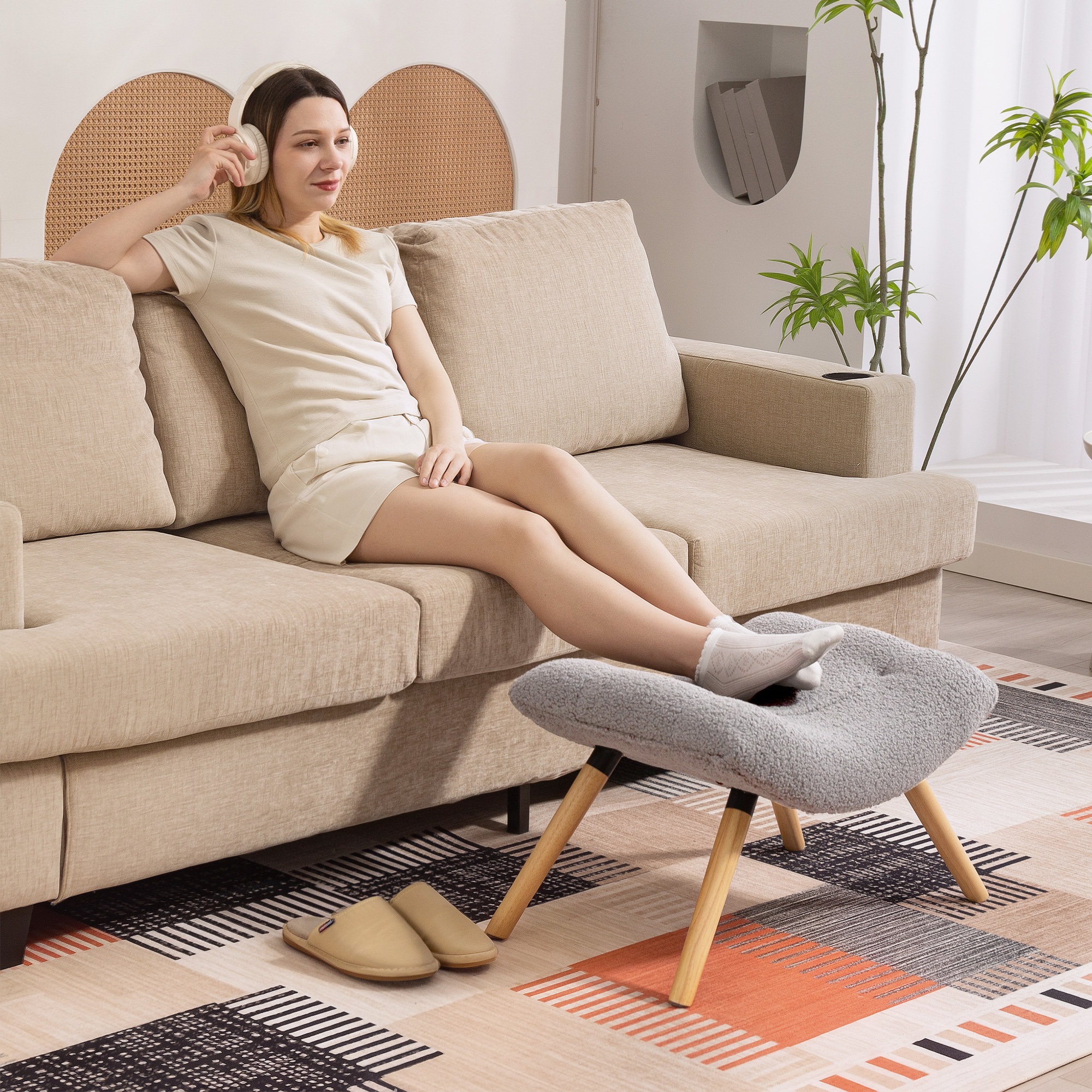 Moderner Fußhocker mit Fleece-Bezug und Holzbeinen, gepolstert, für Wohnzimmer, Schlafzimmer, Flur, Hellgrau