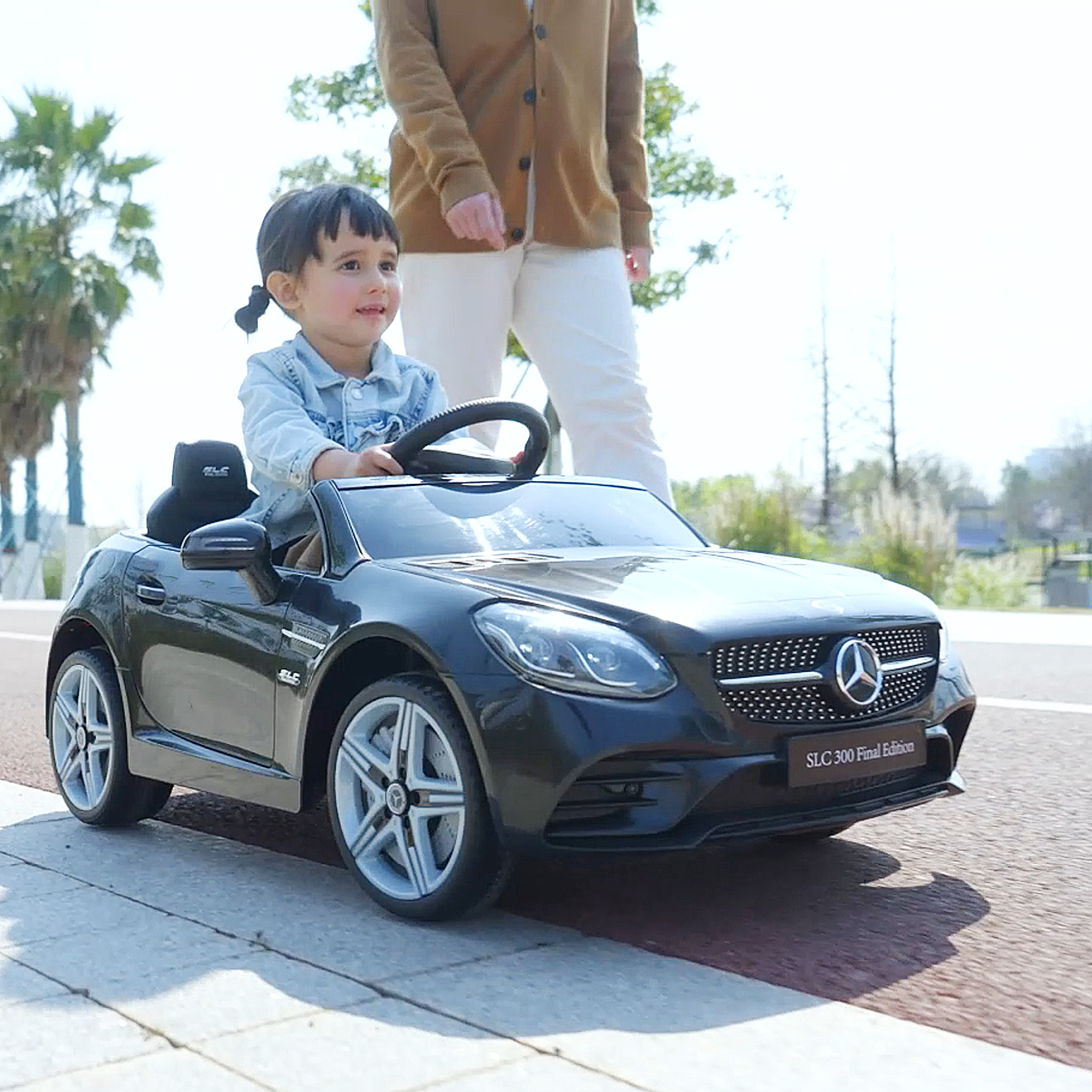 Kinder-Elektroauto, mit LED-Scheinwerfern, Sicherheitsgurt, Hupe, Musik, 3-5 km/h, schwarz, 107 x 62,5 x 44cm