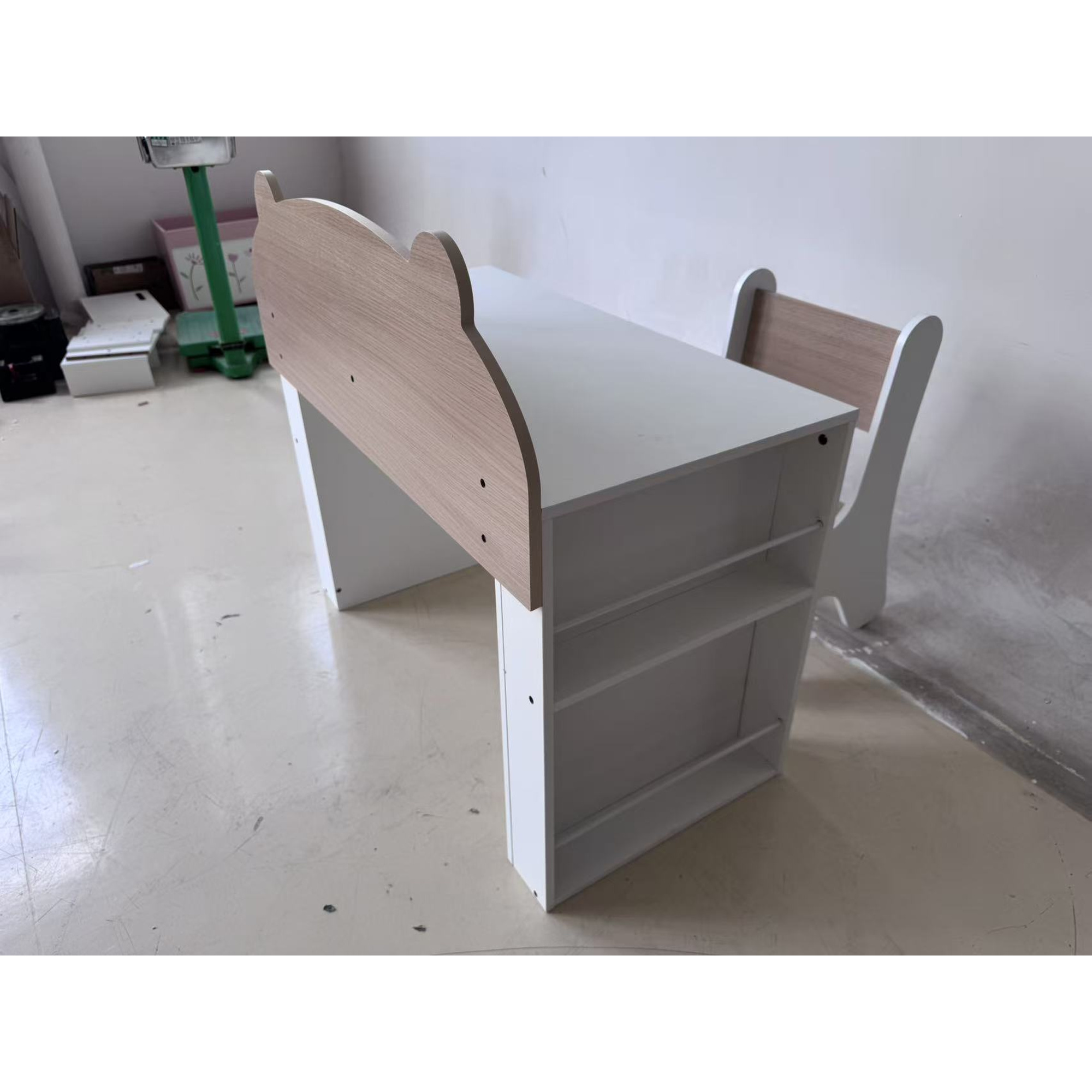 Kindertisch mit Stuhl 2 teilige Kindersitzgruppe mit Bücherregal Ablagefach Bären-Design für Kinder 3-8 Weiß