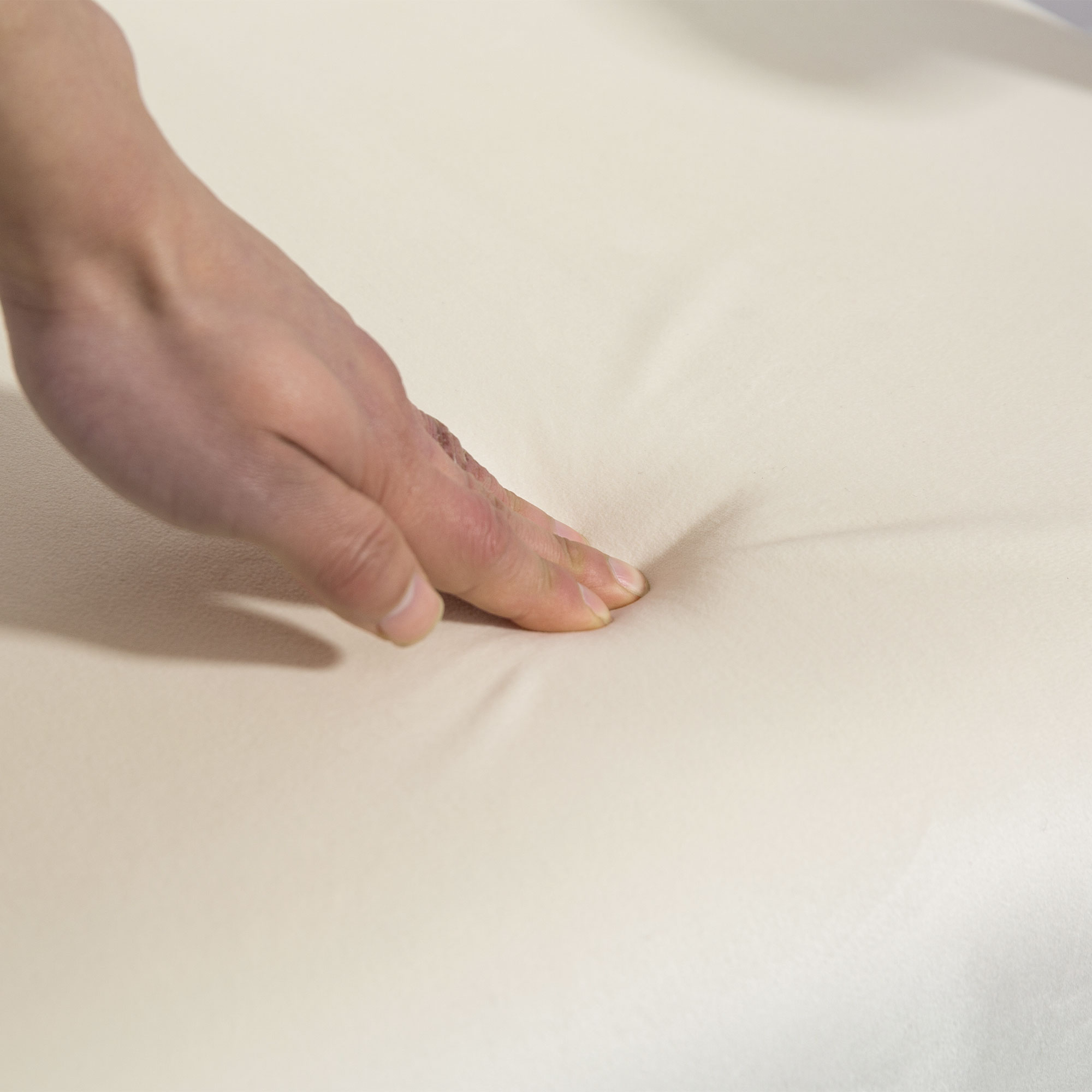 Polstersessel, Schaumstoff-Füllung, Kautschukholz-Rahmen, Cremeweiß