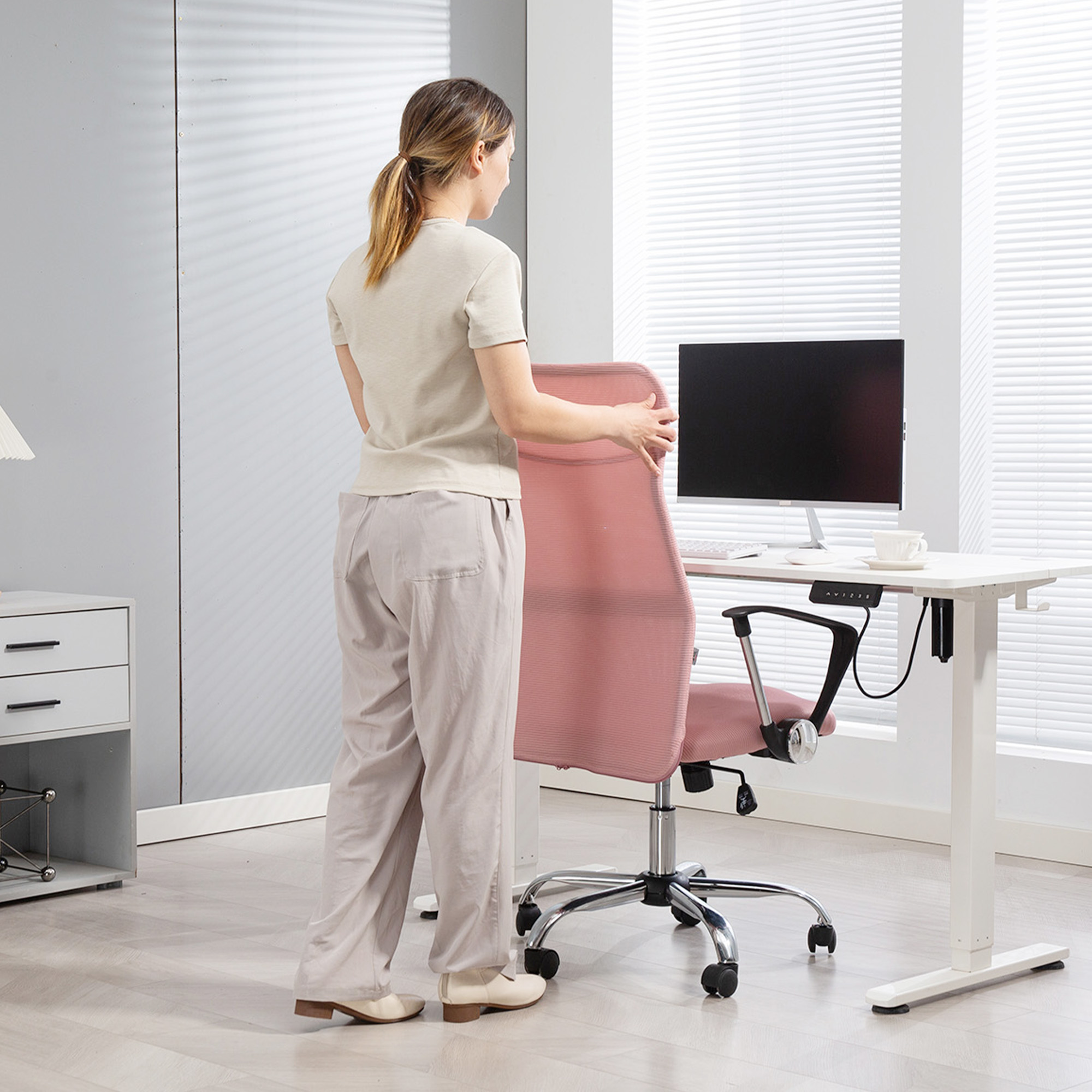ergonomischer Bürostuhl, höhenverstellbarer Drehstuhl mit Wippfunktion, Netzbespannung, 63 x 65 x 109-119 cm Rosa