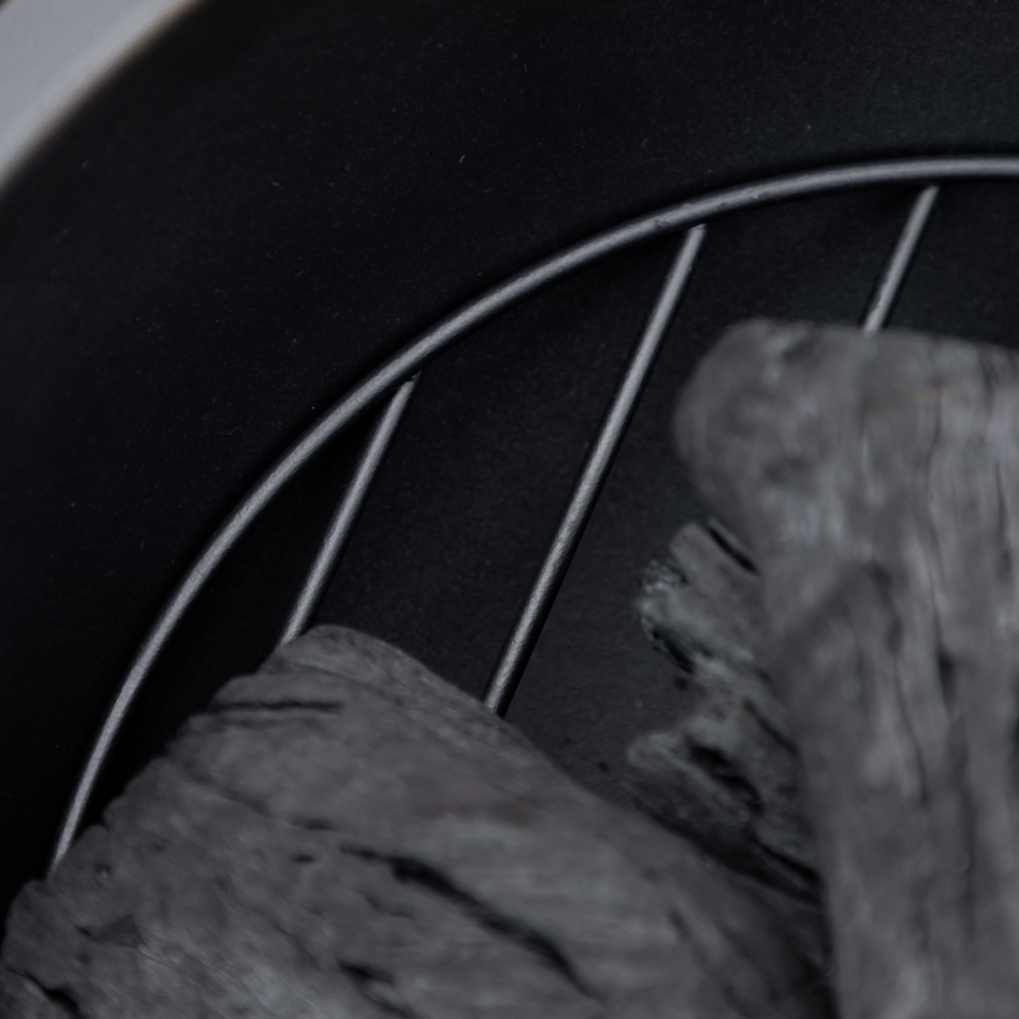 Feuerschale im Baumstumpf-Design, Funkengitter, Kohlerost, Schürhaken, Ø61,5 x 39 cm