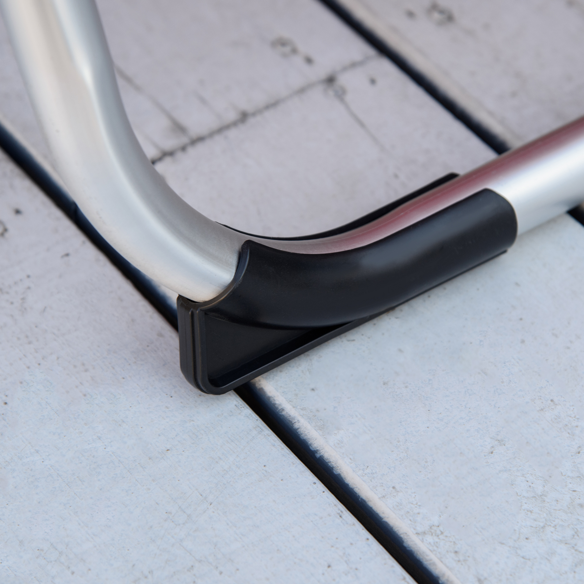 Sonnenliege faltbar Gartenliege mit Kopfkissen Liegestuhl mit der 4-stufig verstellbaren Rückenlehne Campingliege bis 120 kg belastbar für Outdoor-Park, Garten, Rot