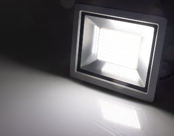 LED-Fluter SlimLine "CTF-SLT50 PIR" / 50W, IP44, 5220lm, 4000K, Bewegungsmelde