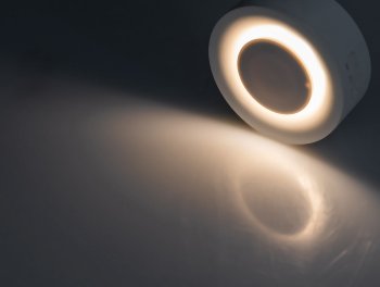 LED Nachtlicht mit Bewegungsmelder / Akku, Dämmerungssensor, 2700k