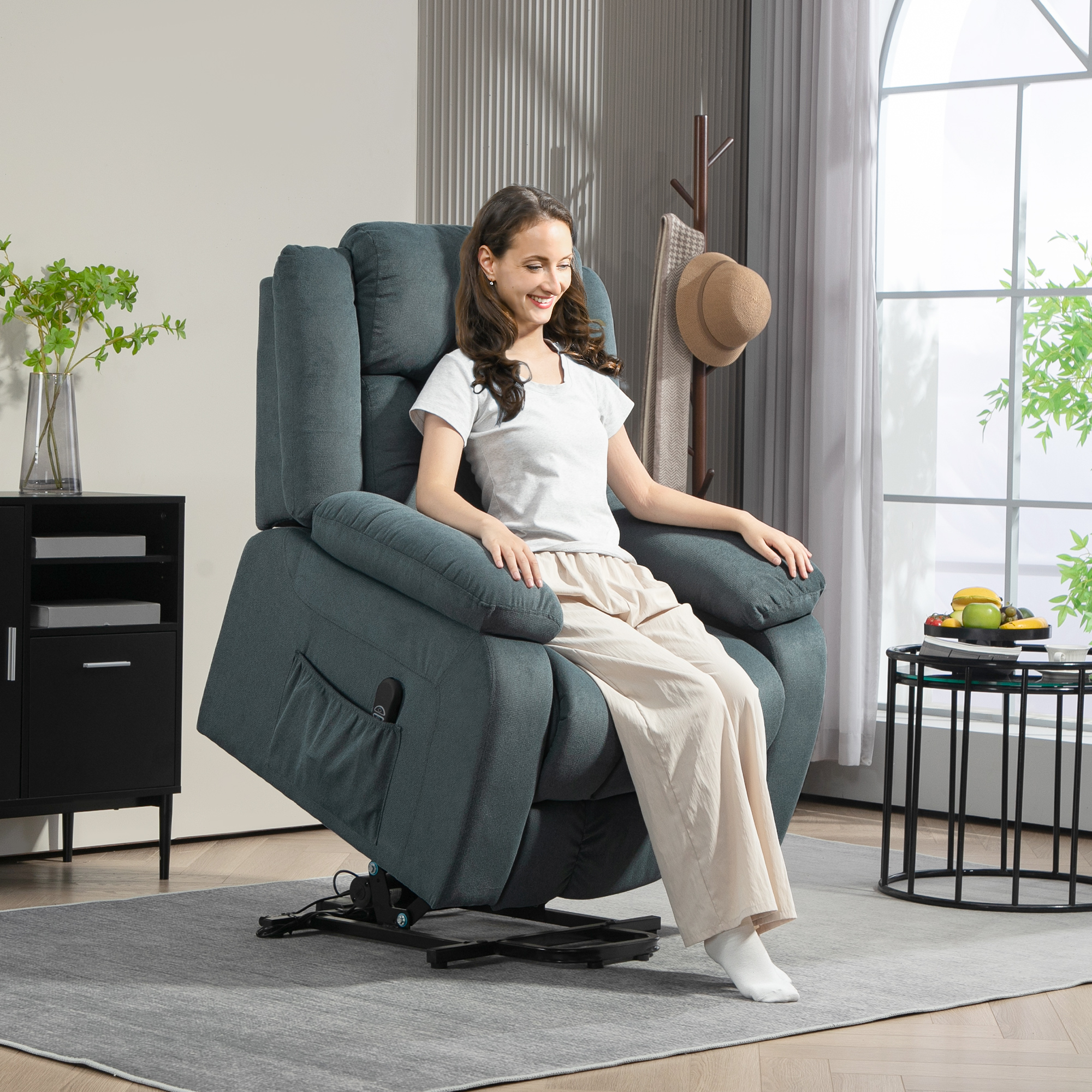 Aufstehsessel mit weichem Bezug, Recliner-Sessel mit Fernbedienung und Seitentaschen, Grau
