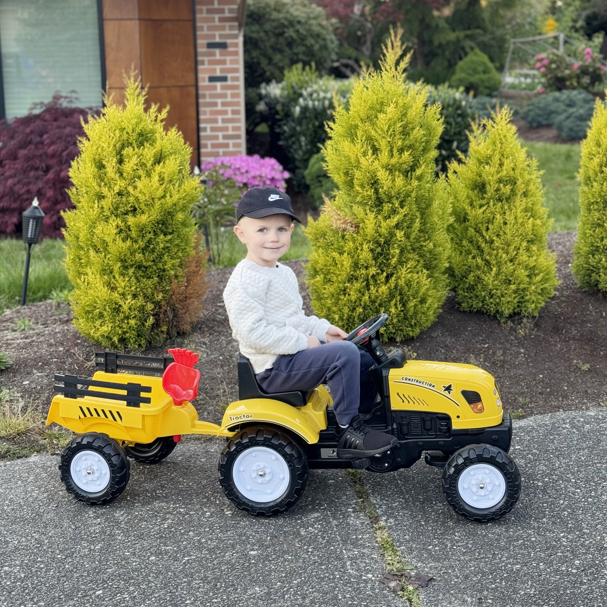 Trettraktor mit Anhänger, Werkzeug, Hupe, für Kinder ab 3 J., Metallrahmen, schwarz-gelb, 133 x 42 x 51 cm