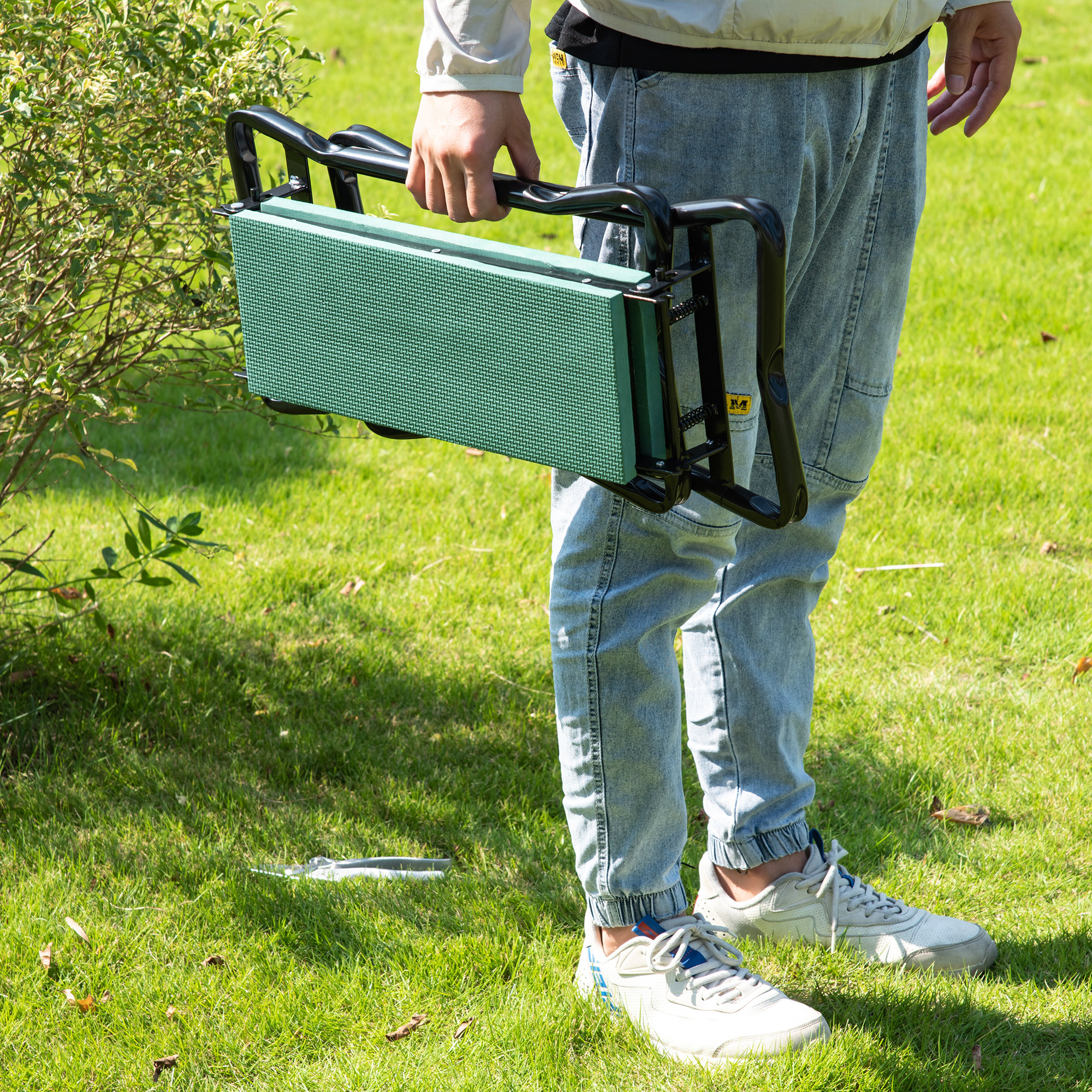 Kniebank für Gartenarbeit Klappbarer Gartenhocker Gartenbank Kniehilfe bis 150 kg EVA-Schaumstoff Stahl Dunkelgrün 58 x 28 x 49 cm