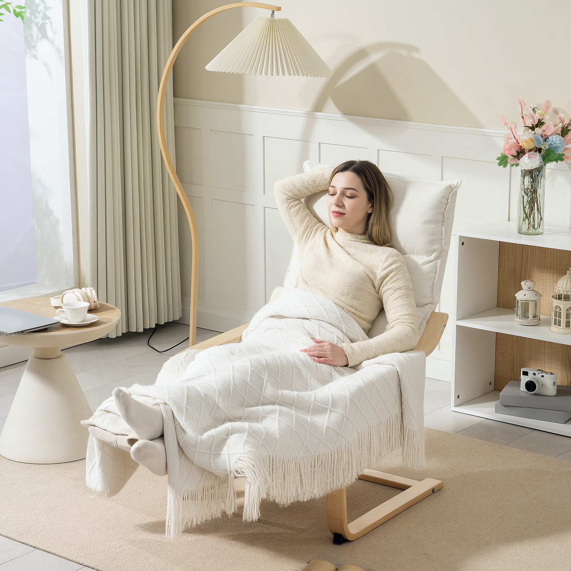 Lounge-Sessel aus Birkenholz, Polstersessel mit verstellbarer Fußstütze, Moderner Armlehnstuhl, Cremeweiß