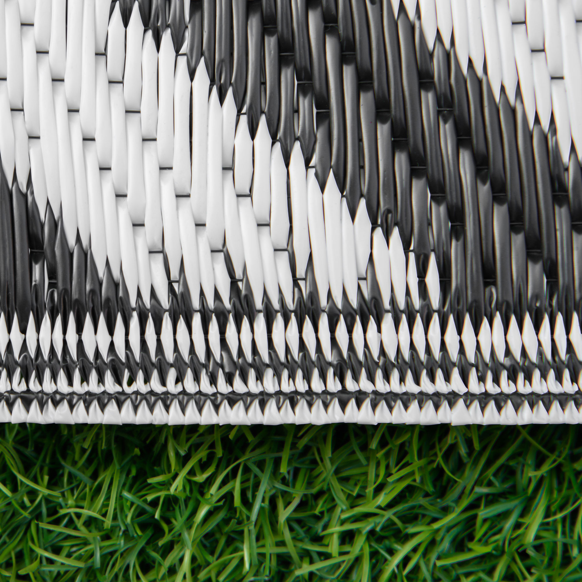 Outdoor-Teppich, beidseitig nutzbar, strapazierfähig, Rand gegen Ausfransen, schwarz+weiß, 121 x 182 cm