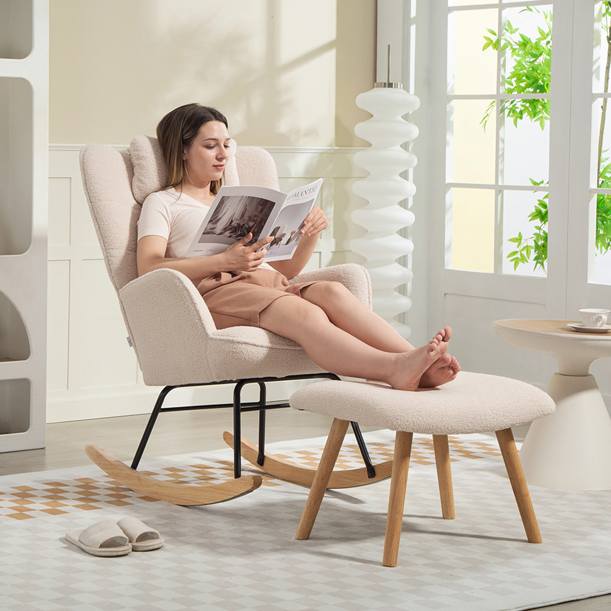 Schaukelstuhl mit Fußhocker, weicher Fleece-Bezug, Holzbeine, Kissen, hohe Rückenlehne, Schaukelsessel, Beige