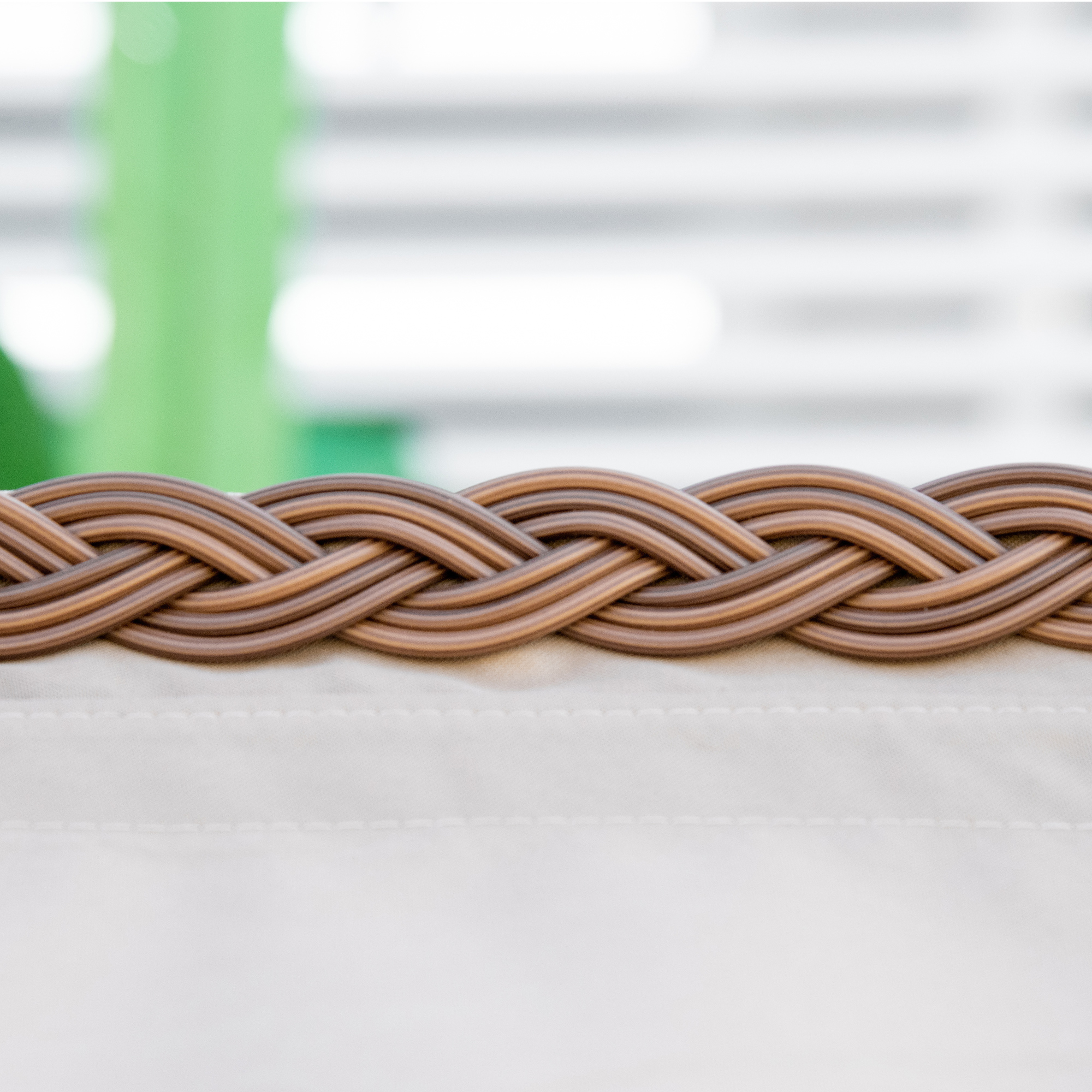 Strandkorb 3-Sitzer Sonnenliege mit Dach 2 Klapptischen Fußstütze Chaiselongue 5-stufige Rückenlehne XXL Polyrattan Natur 150 x 79 x 160 cm