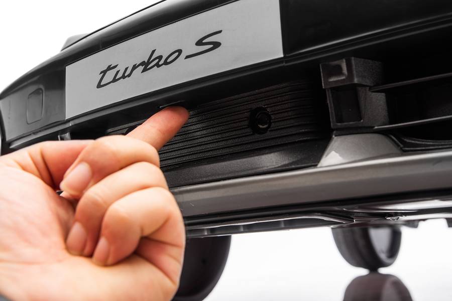 Elektro Kinderfahrzeug „Porsche Taycan Turbo S“ - schwarz