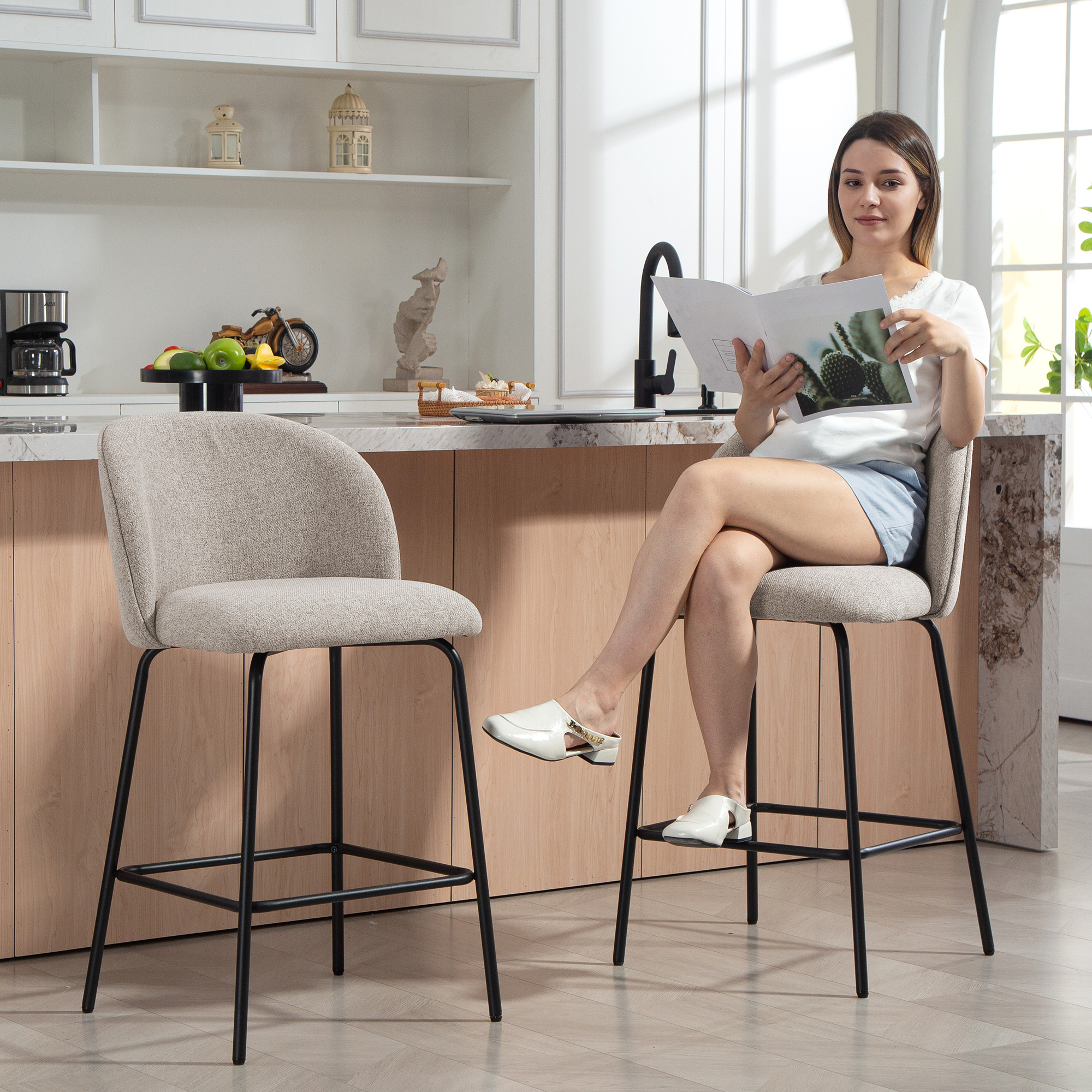 2er-Set Barhocker mit Rückenlehne und Fußstütze, Polsterstühle mit Stahlbeinen für Kücheninsel, Esszimmer, Hellgrau