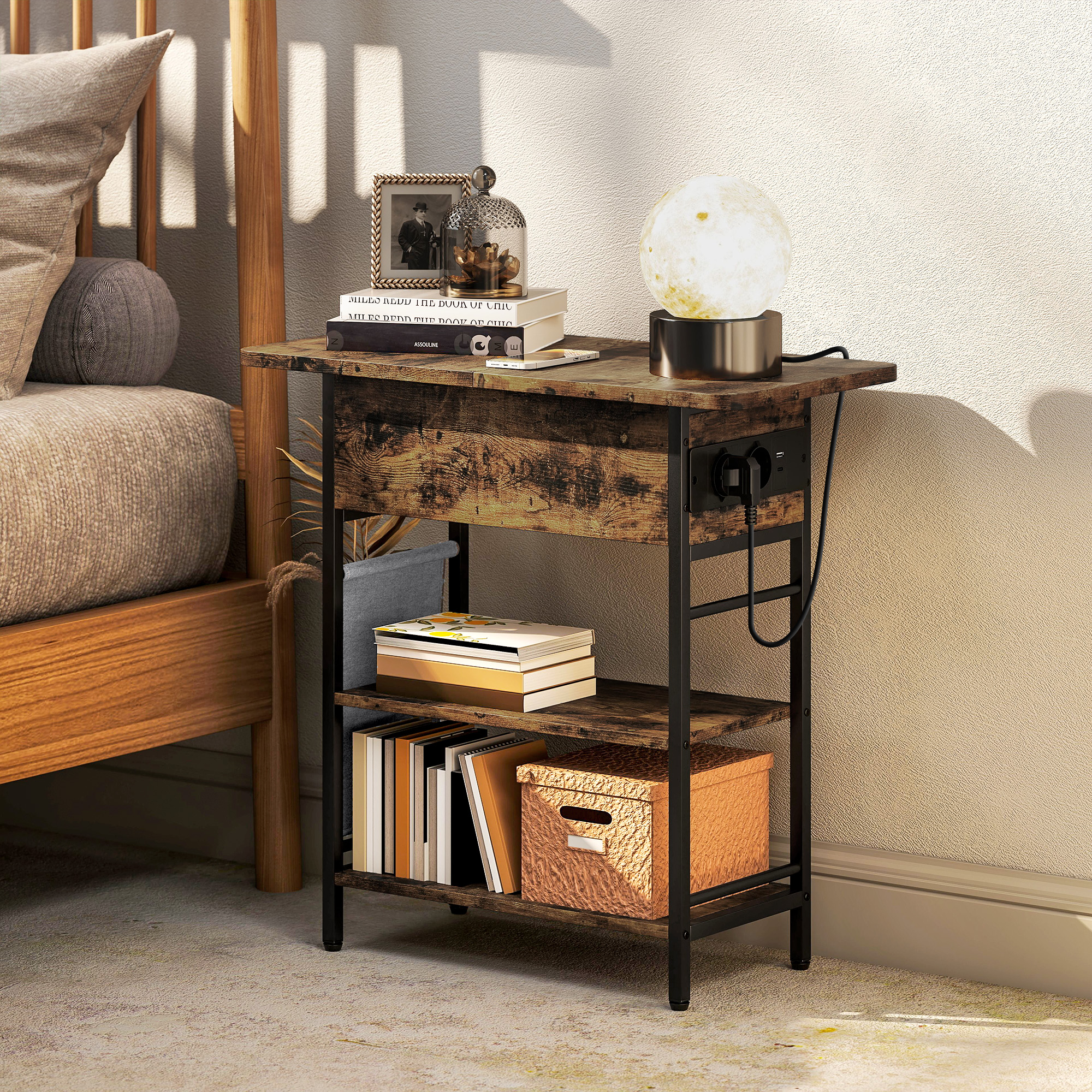 Beistelltisch Nachttisch mit Steckdosenleiste, 2 Ebenen, USB-Anschlüssen Stauraum 60 x 29,8 x 58,5 cm Rustikal Braun