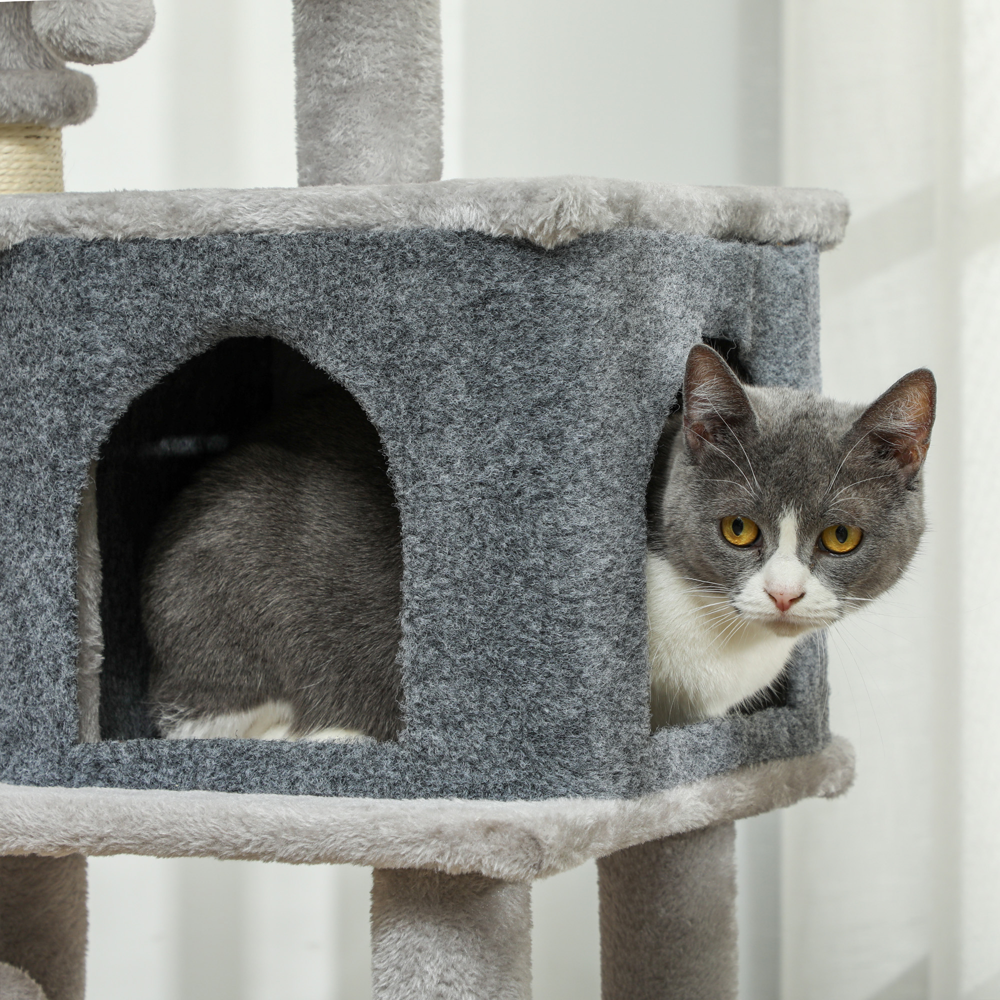 Kratzbaum 104 cm Katzenbaum mit Katzenhöhle Bett Sisal-Kratzsäulen Kratzbrett Plüschbälle für Katzen bis 5 kg Hellgrau