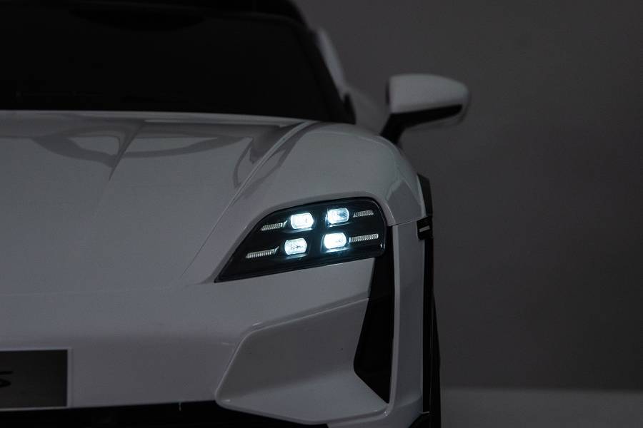Elektro Kinderfahrzeug „Porsche Taycan Turbo S“ - weiß