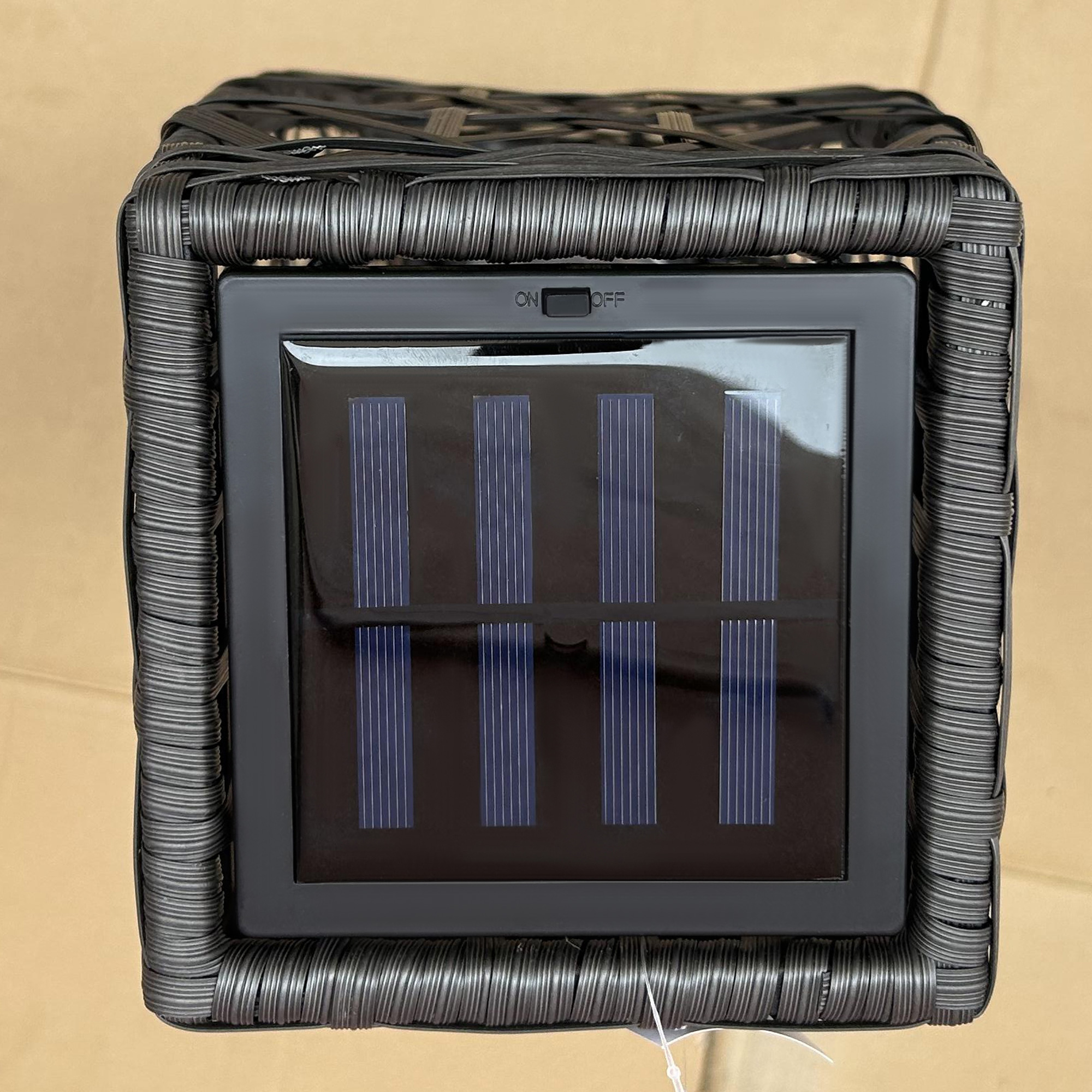 Rattan Außenleuchte, Solar Gartenlampe, Einschaltautomatik, LED, wetterfest, Metallrahmen, 20 x 20 x 68cm, Grau