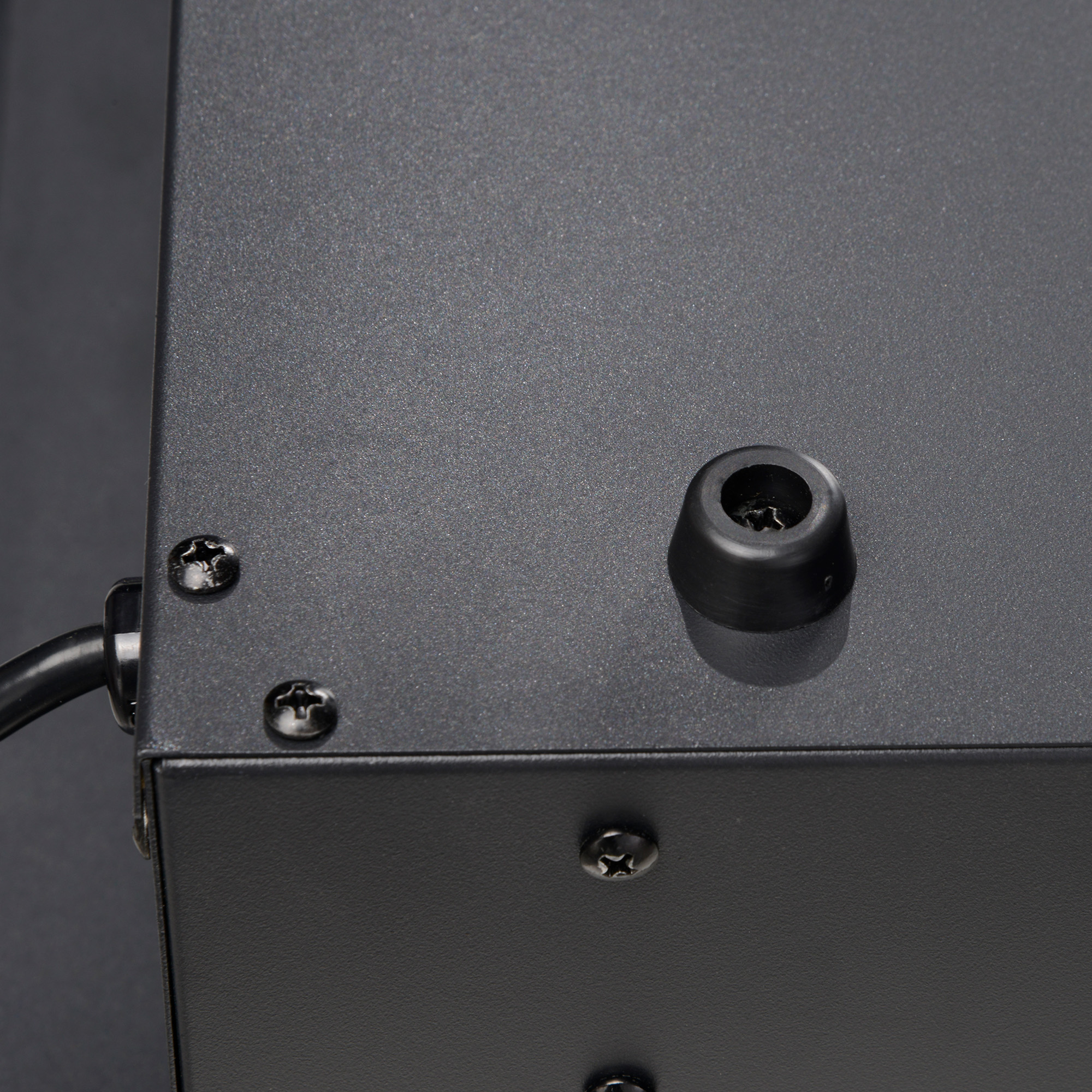 Elektrischer Kamin mit Wandhalterung und Fernbedienung, künstliche Holzscheite und Kristalle, 1800W Leistung, Schwarz