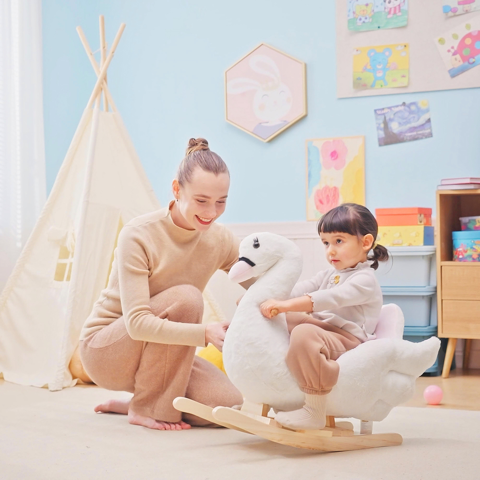 Schaukeltier Schaukelpferd mit Sicherheitsgurt Musik, 55 cm Baby Schaukel aus weichem Plüsch Schaukelspielzeug Spielzeug Wippe für Baby Kinder Kleinkinder ab 18 Monate Holz