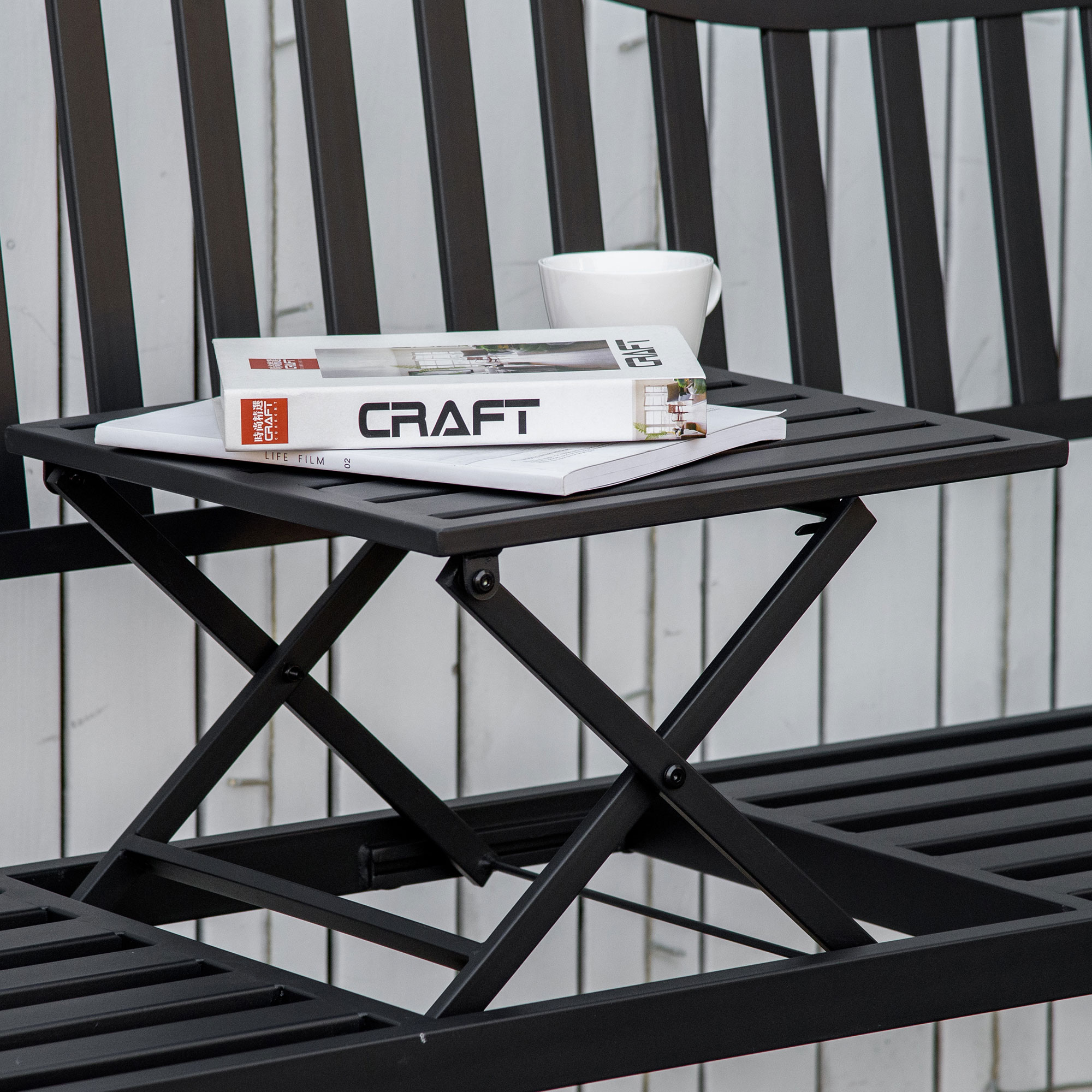 2-Sitzer Gartenbank robust Parkbank mit ausziehbarem Tisch Sitzbank Bank 240kg belastbar Terrassenbank mit Rücken- & Armlehnen Gartenmöbel für Terrasse, Garten 150 x 58,5 x 90 cm Schwarz