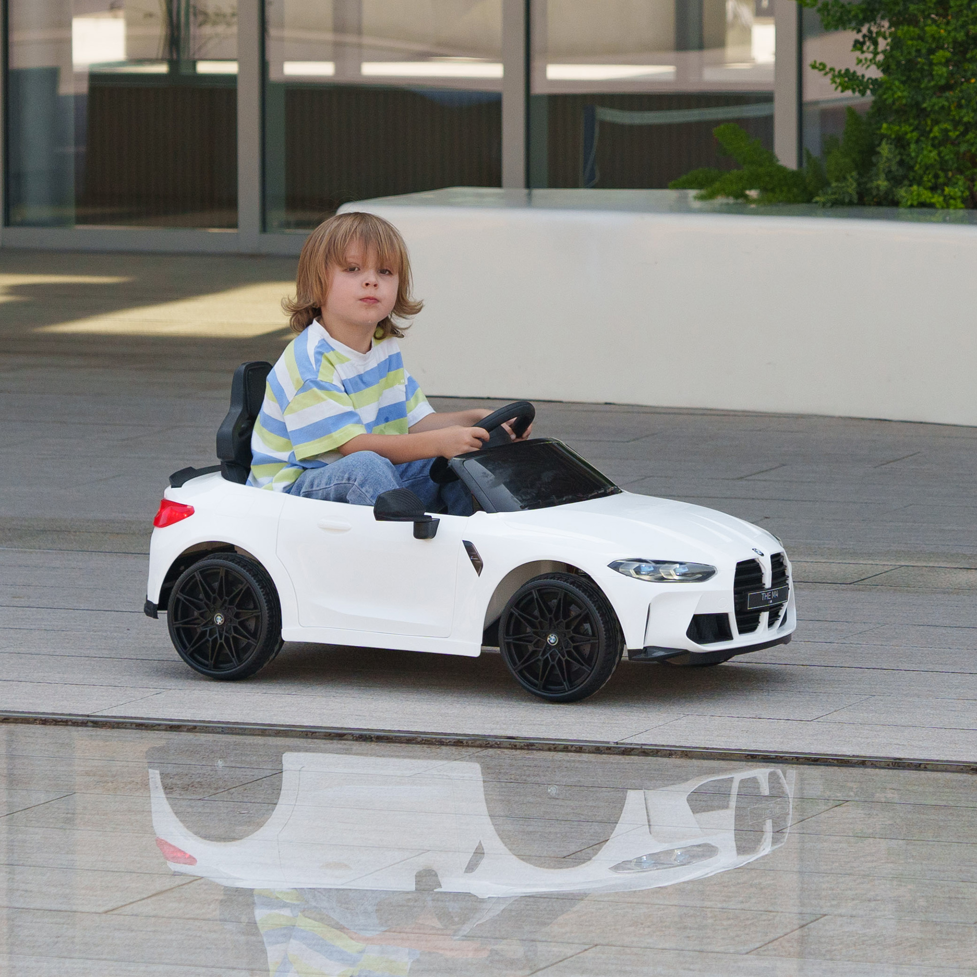 Elektro Kinderauto BMW M4, Sound & Licht, 3-5 km/h, inkl. Fernsteuerung, für 3-5 Jahre, Weiß