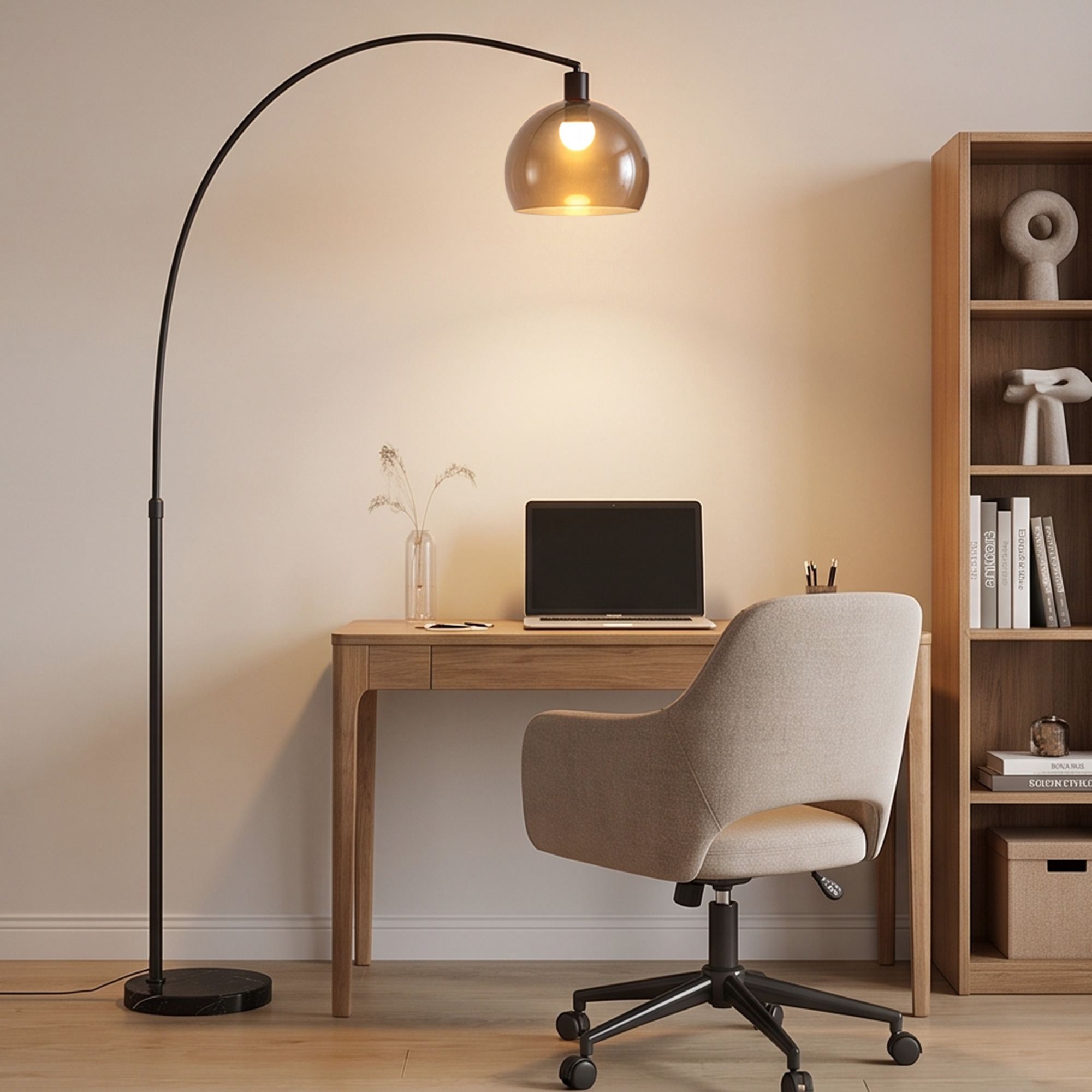 Stehlampe, gebogener Kopf, Fußschalter, Marmorsockel, Kunststoffschirm, Grau