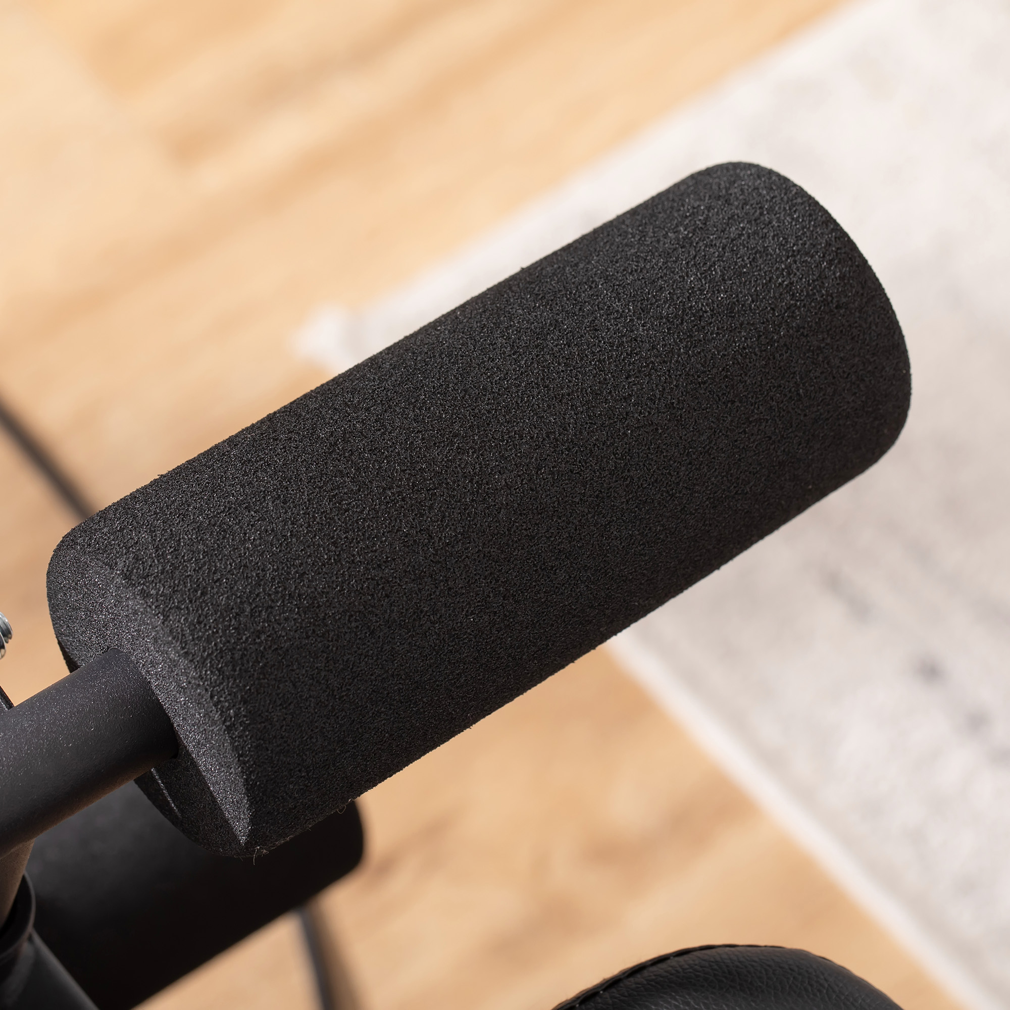 Hantelbank verstellbare Trainingsbank mit elastischer Seils Sit Up-Bank für Heimtraining 6 Stufen Rückenlehne-Gefälle Gewicht bis 150 kg Stahl Kunstleder Schwarz+Rot 145 x 49 x 48-127 cm