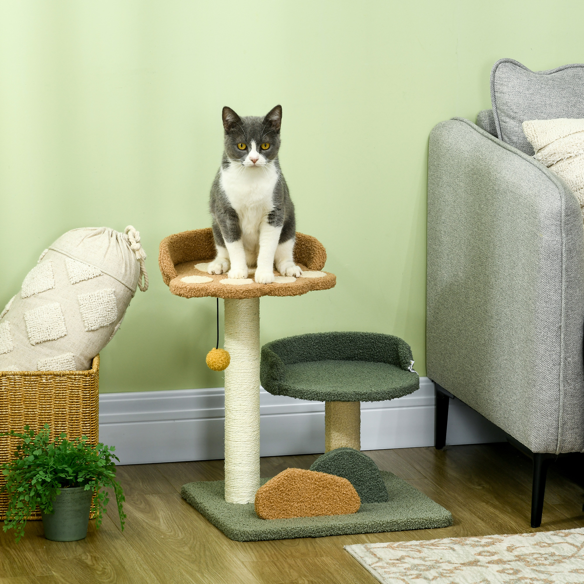 Kleiner Kratzbaum mit 2 Liegeflächen, inkl. Spielzeug, für kleine Katzen, Grün Beige+ Braun