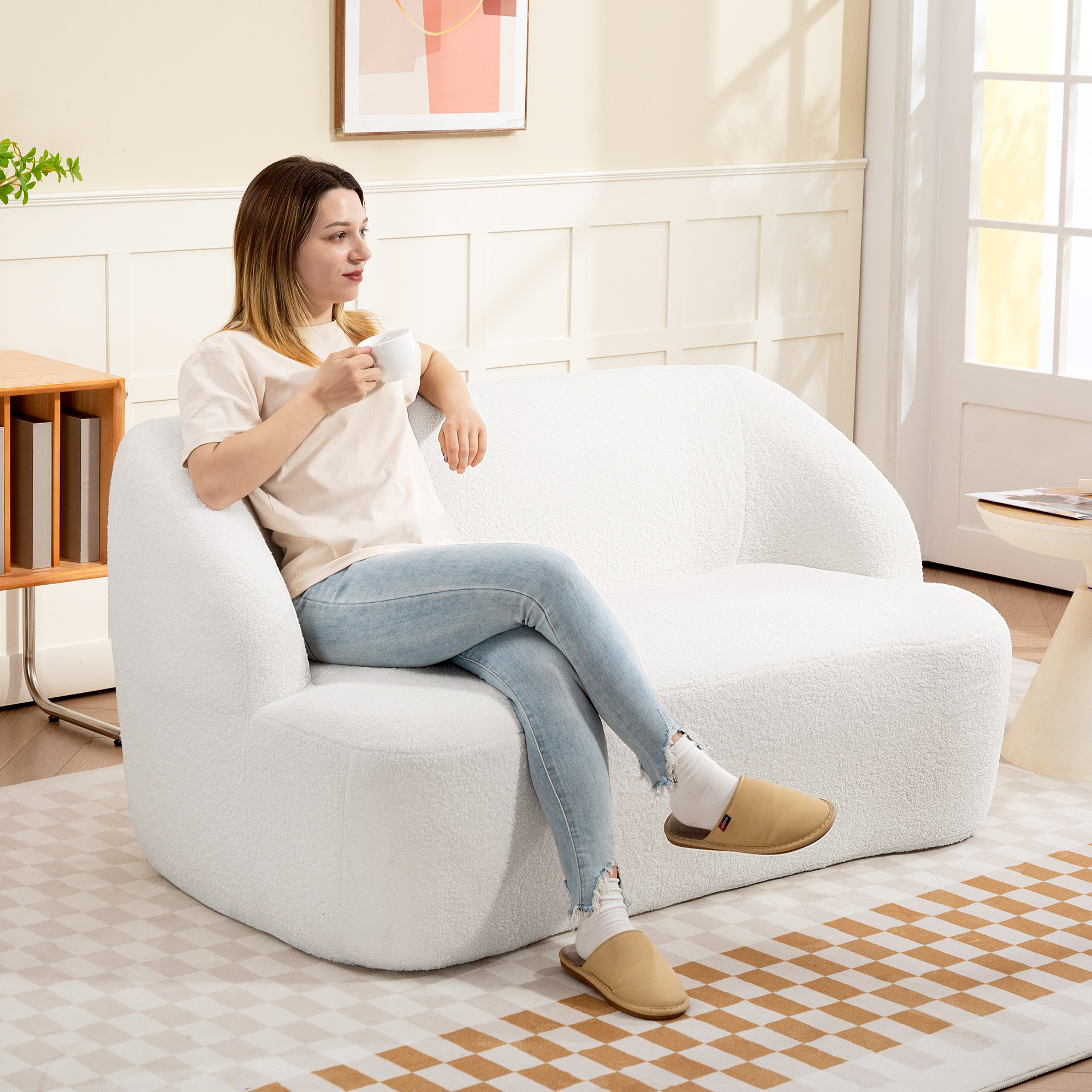 2-Sitzer-Sofa, geschwungenes Design, Polstersofa mit Fleece-Bezug, für Wohnzimmer, Schlafzimmer, Homeoffice, Cremeweiß