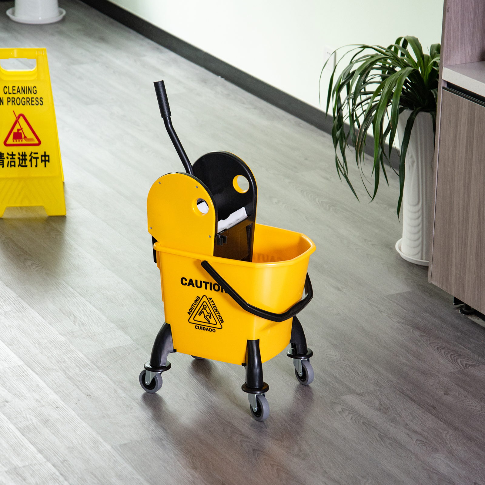 Reinigungswagen Fahreimer Putzeimer Wischwagen mit Auswringvorrichtung 26 Liter, Gelb, 44 x 36 x 90 cm