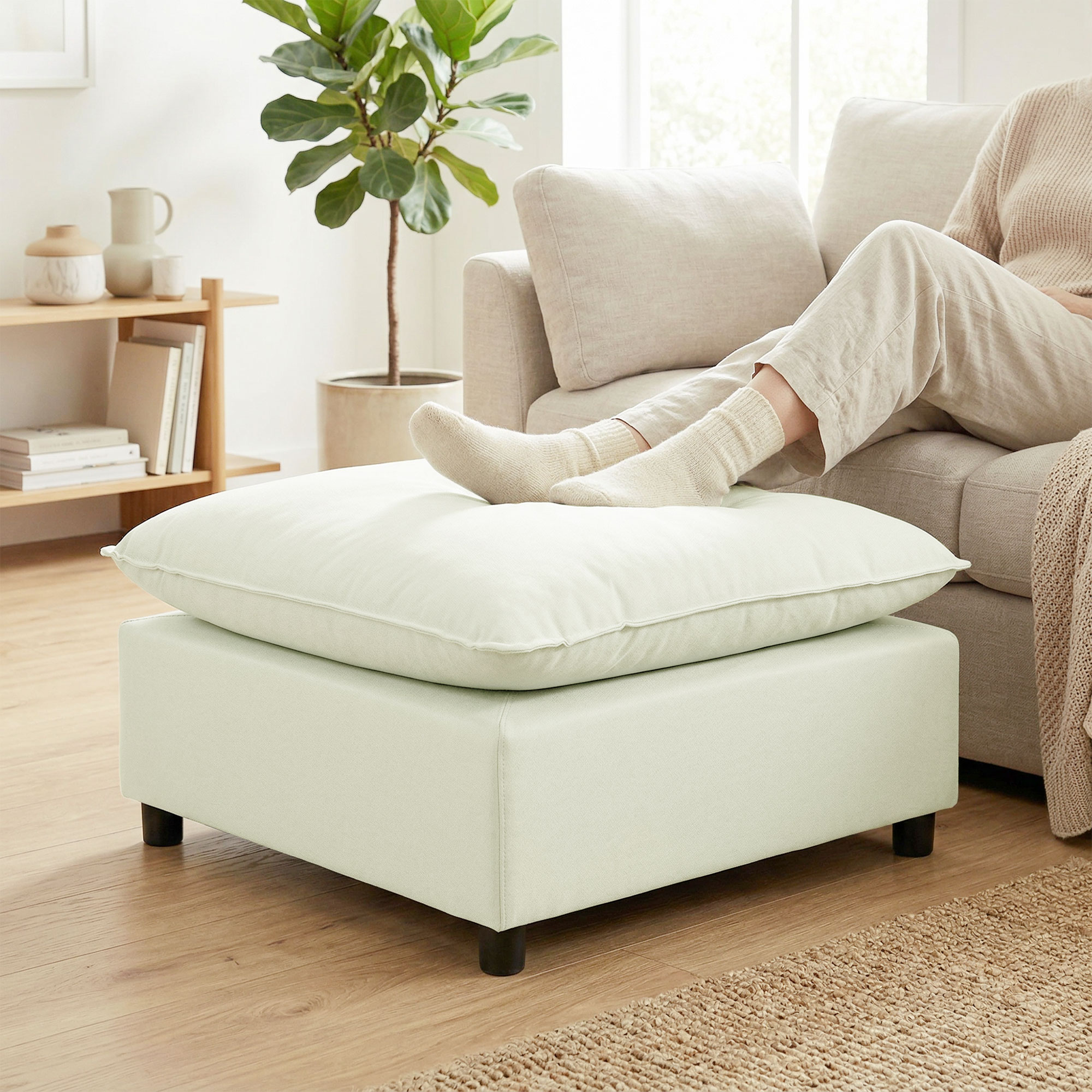 Fußhocker moderner Stoff-Ottomane mit Kunststoffbeinen für Wohnzimmer und Schlafzimmer, 75 cm, Cremeweiß