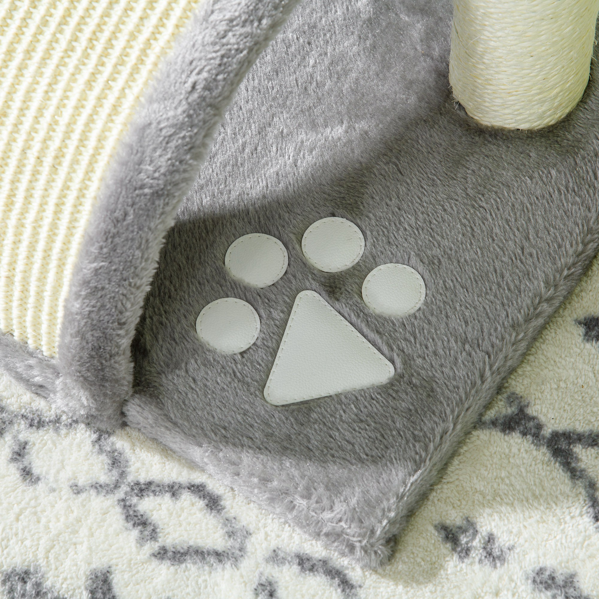 Kratzbaum 46 cm Kleiner Katzenturm mit Höhle, Spielball, Sisal-Seil, erhöhter Plattform, Katzenkratzbaum, Kletterbaum, für Katzen bis zu 4 kg, Grau