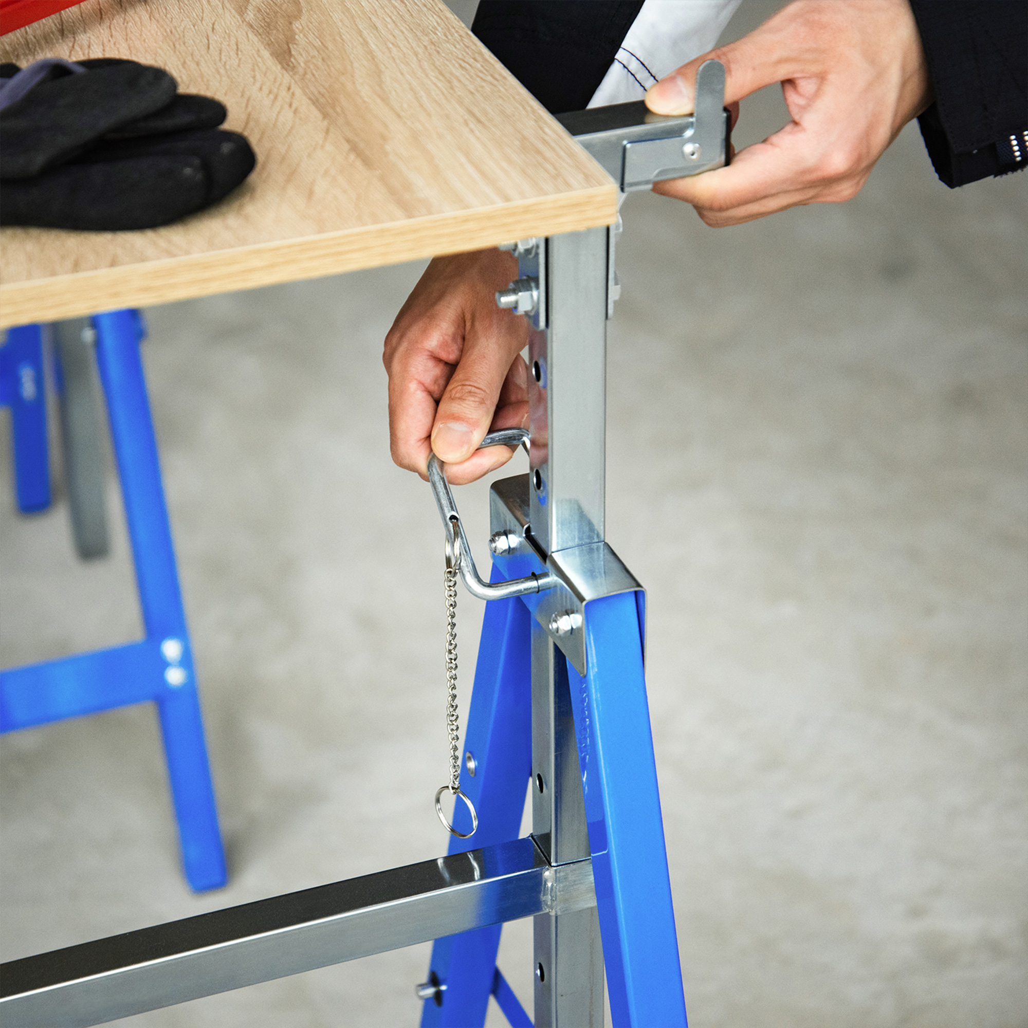 2er Set Arbeitsbock Belastbarkeit bis 200 kg klappbar Sägebock höhenverstellbar 80-130 cm Gerüstbock aus Stahl Unterstellbock Klappbock Stützbock Blau