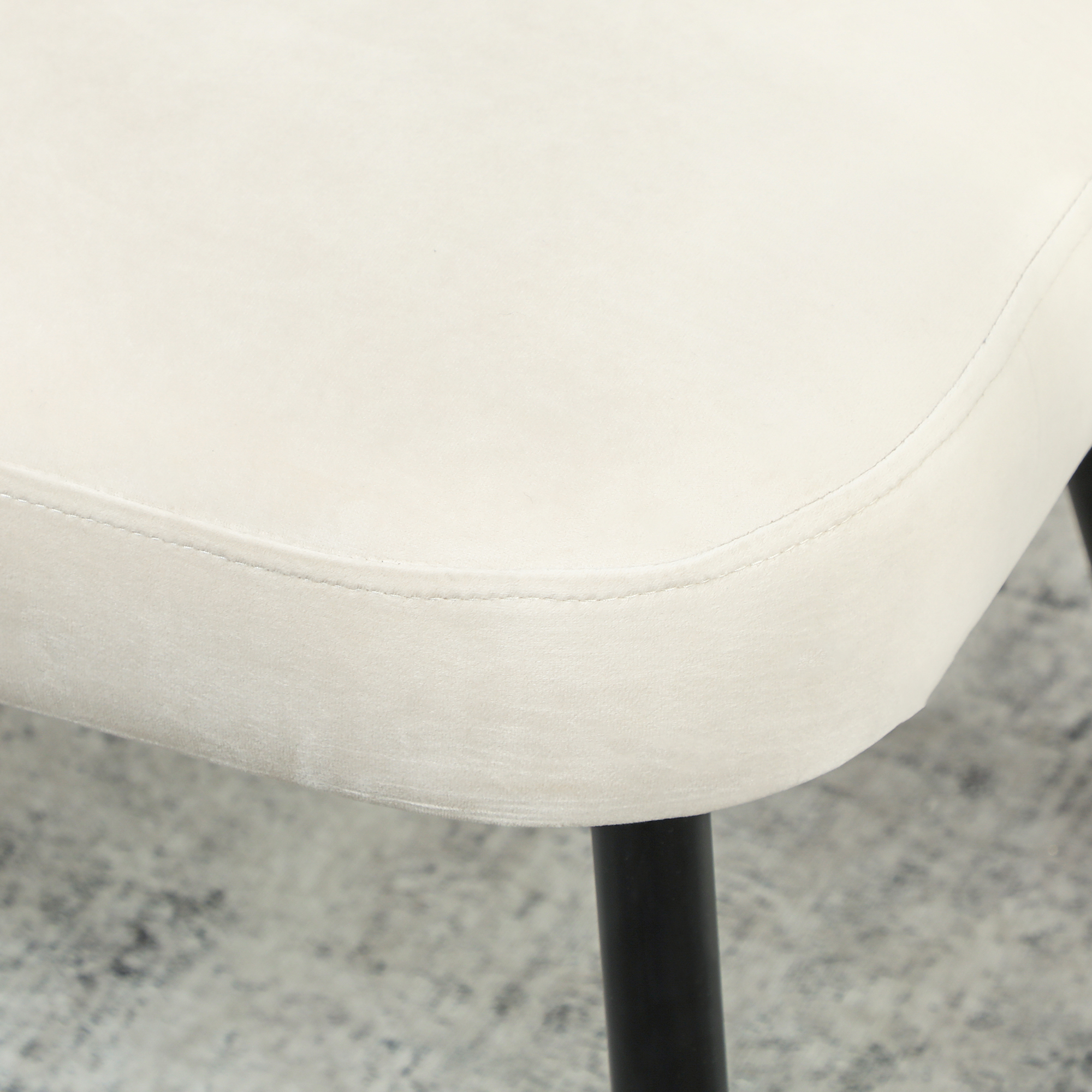 2-Sitzer-Sofa, moderne Polstercouch mit Metall- und Holzrahmen, samtartiger Stoffbezug, Beige