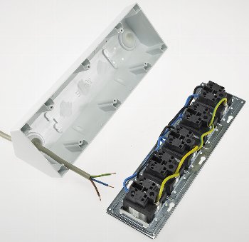 5-fach Steckdosenblock, weiß / 250V~/ 16A, Aufbaumontage