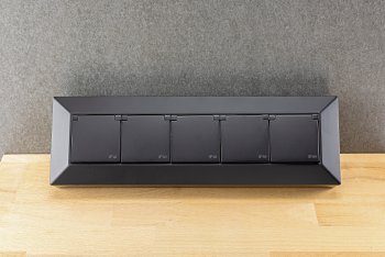 5-fach Steckdosenblock, schwarz / 250V~/ 16A, Aufbaumontage mit Klappen