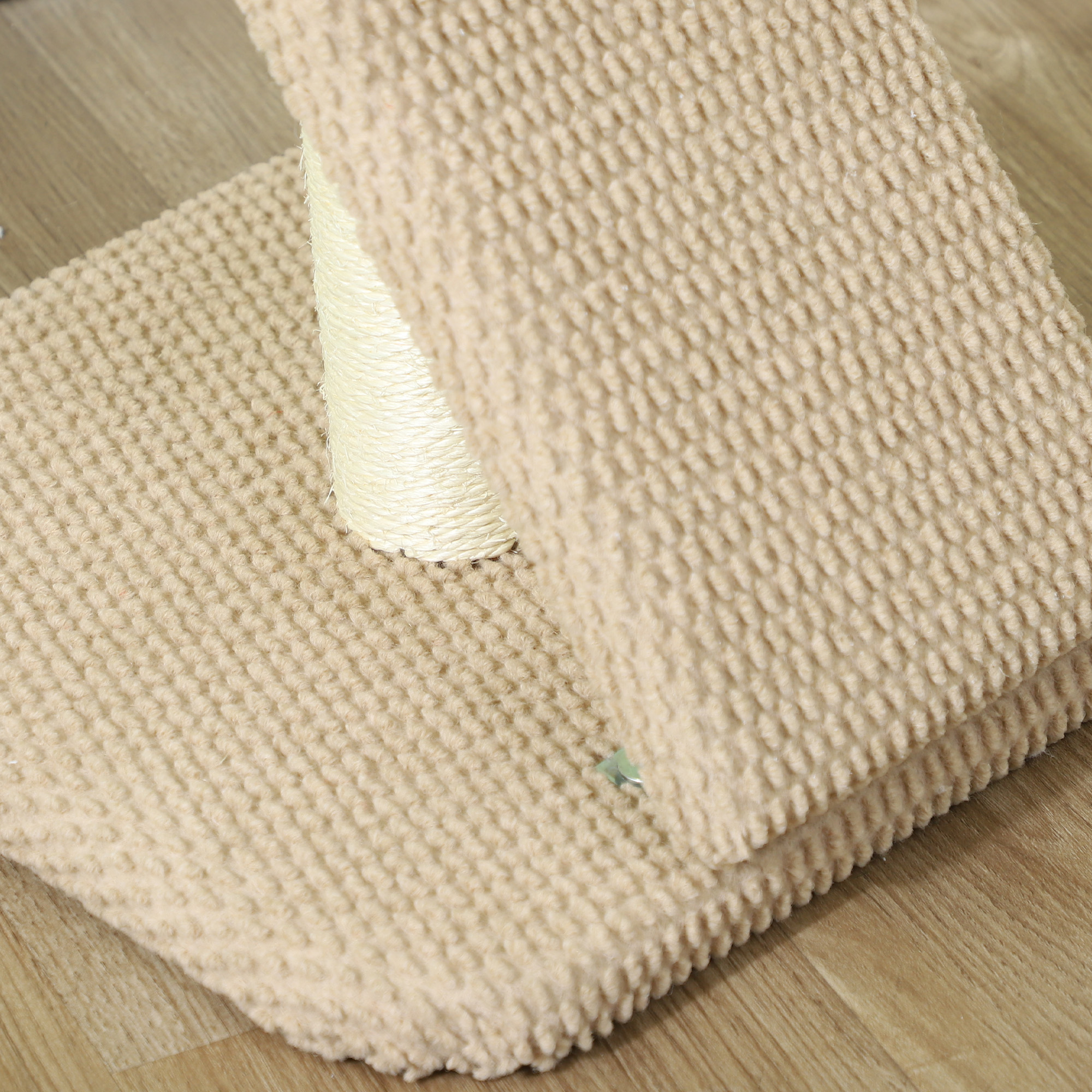 Kratzbaum mit Kratzbrett, Spielball, Noppenstruktur/Sisal, 54 cm, Hellbraun