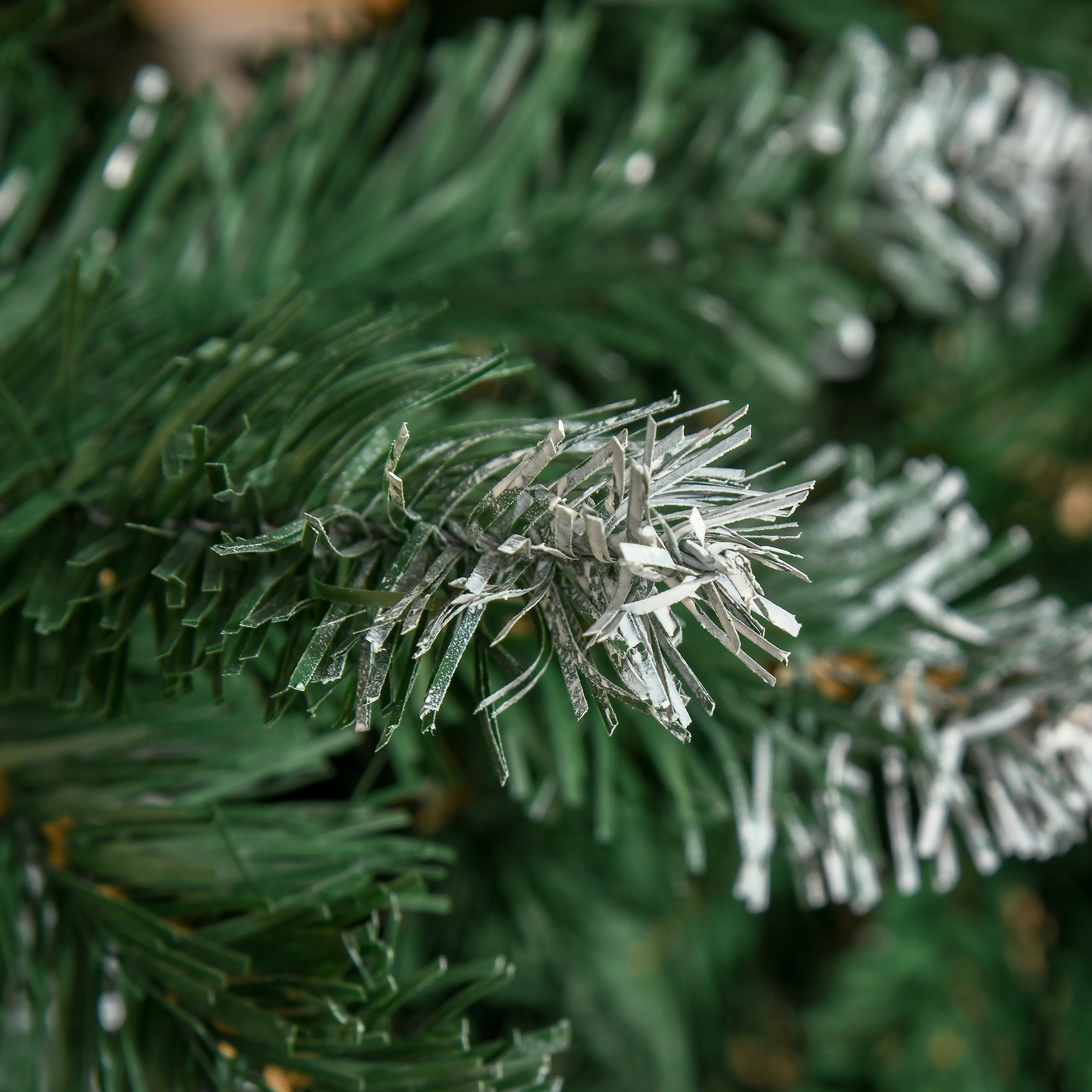 künstlicher Weihnachtsbaum 180 cm Kieferbaum künstlich mit 59 Zapfen, Schnee, 1111 Spitzen für drinnen