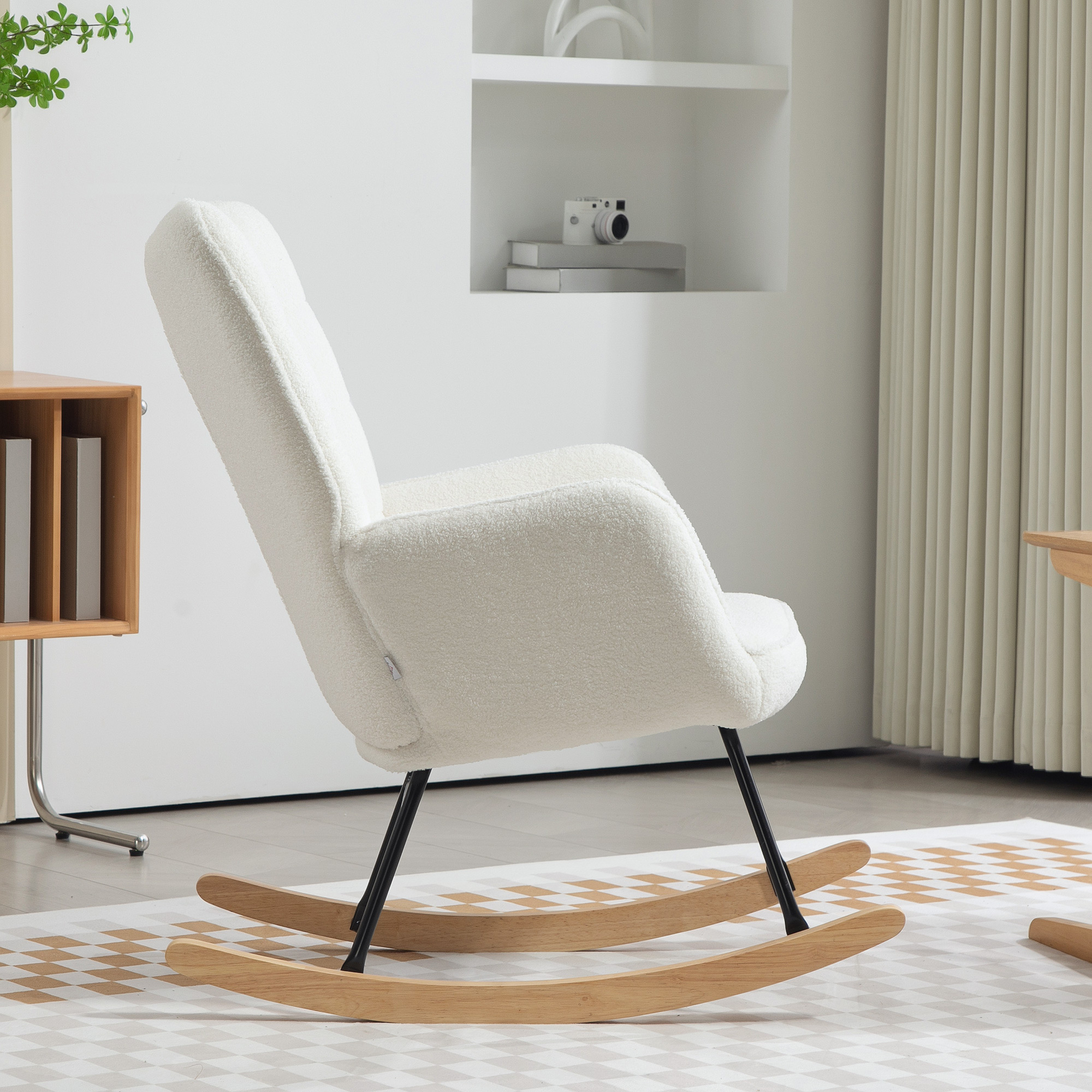 Schaukelstuhl in Vliesoptik mit Armlehnen, Ergonomischer Sessel mit Holzkufen, für Wohnzimmer, Schlafzimmer, Weiß