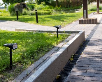 LED Solar Gartenstrahler mit Erdspieß, 80lm, Dämmerungssensor, IP65